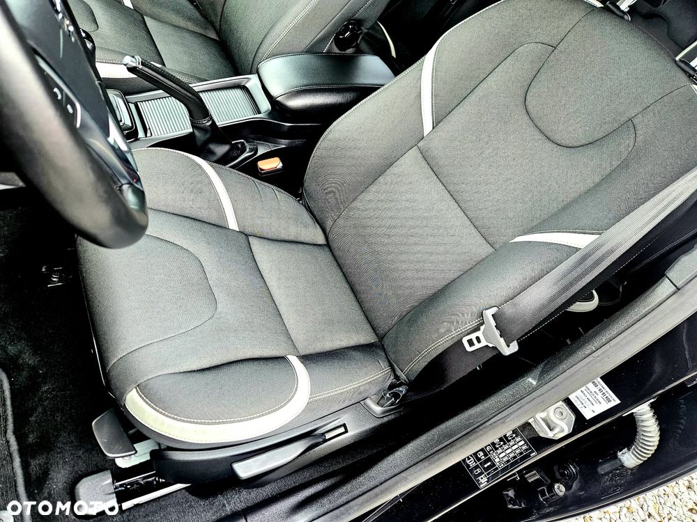 Volvo V40 T2 Linje Svart - 29