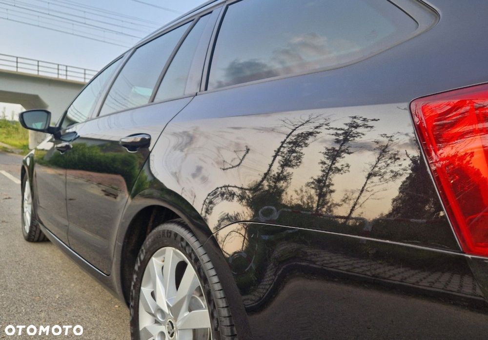 Skoda Octavia Combi 2.0 TDI (Green tec) RS - 16