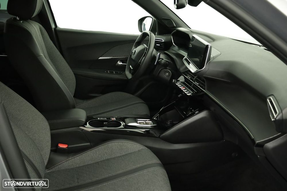 Peugeot 2008 1.2 PureTech Allure EAT8 - 22