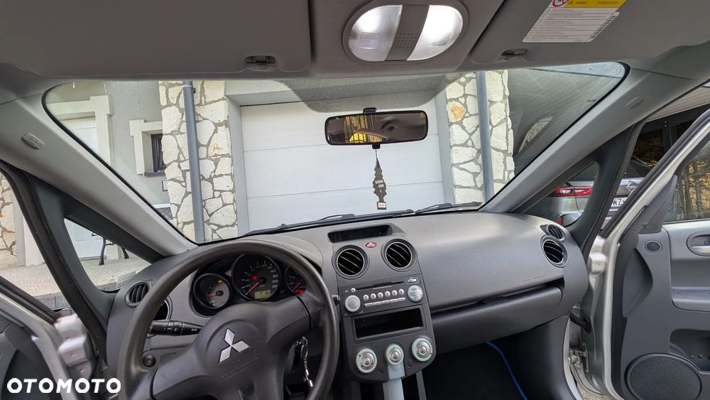 Mitsubishi Colt 1.5 Invite - 19