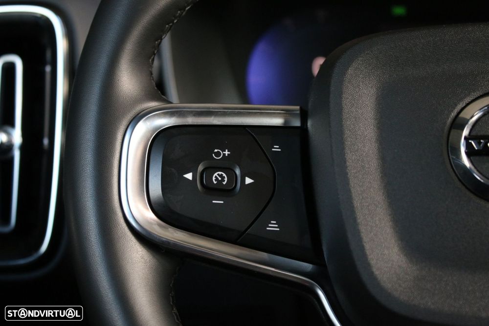 Volvo XC 40 Recharge Core - 25