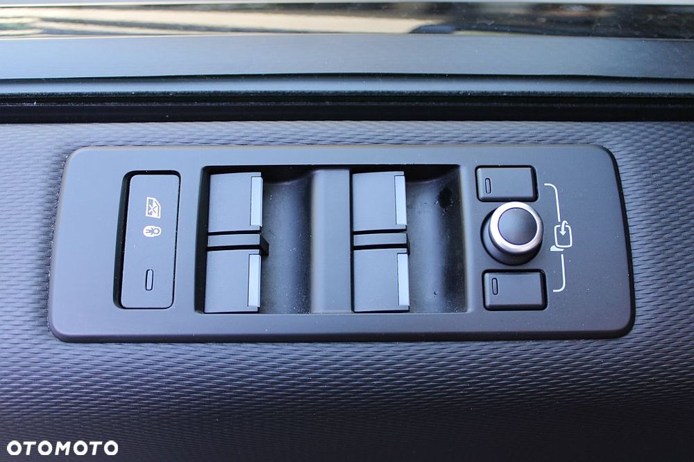 Land Rover Discovery 2.0 P300 R-Dynamic S - 36