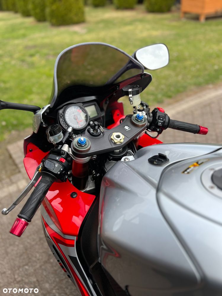 Suzuki GSX-R - 19