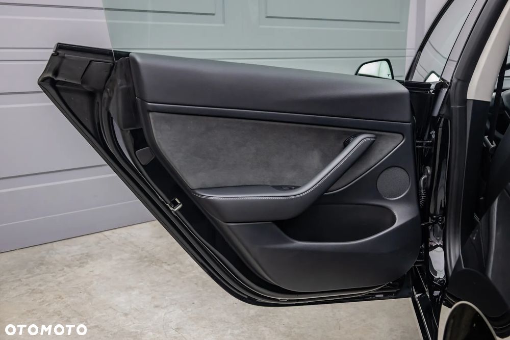 Tesla Model 3 - 25