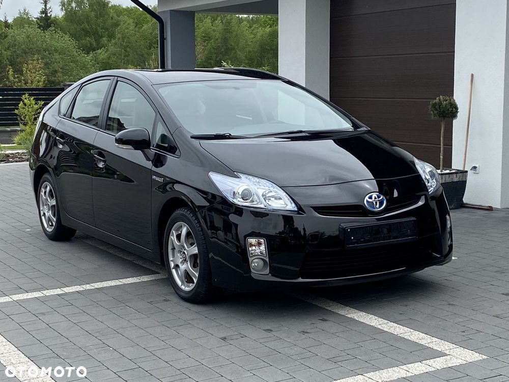 Toyota Prius (Hybrid) - 11