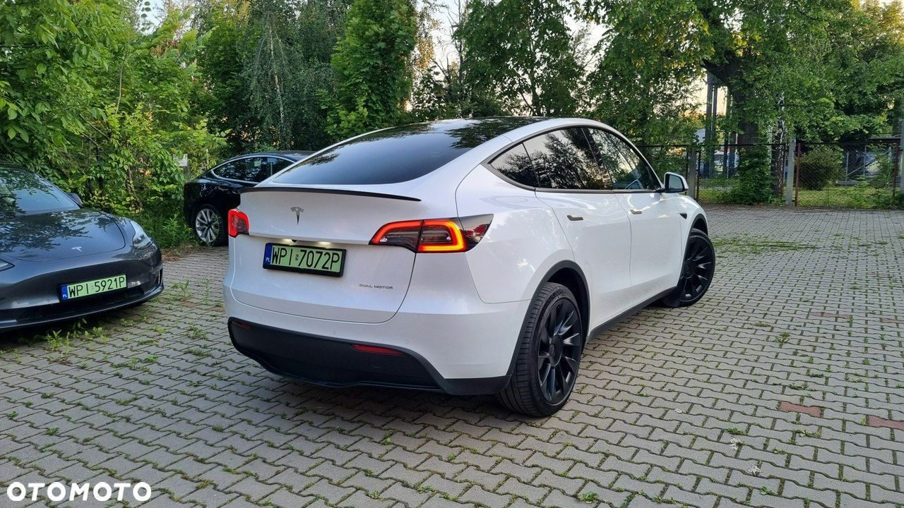 Tesla Y - 5