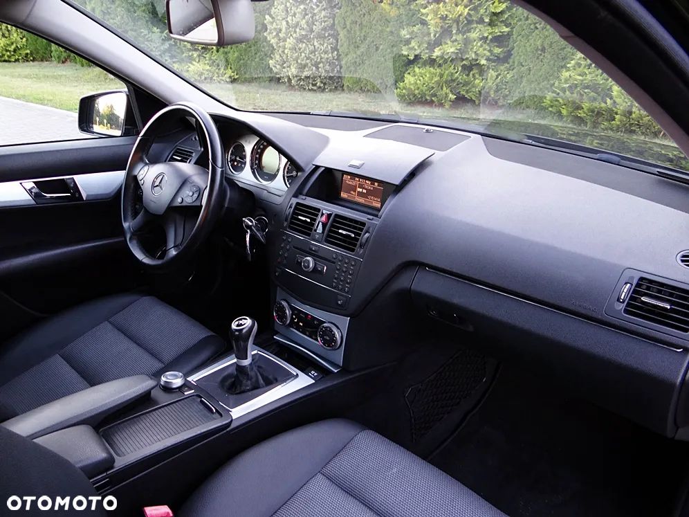 Mercedes-Benz Klasa C 180 Avantgarde Edition - 26