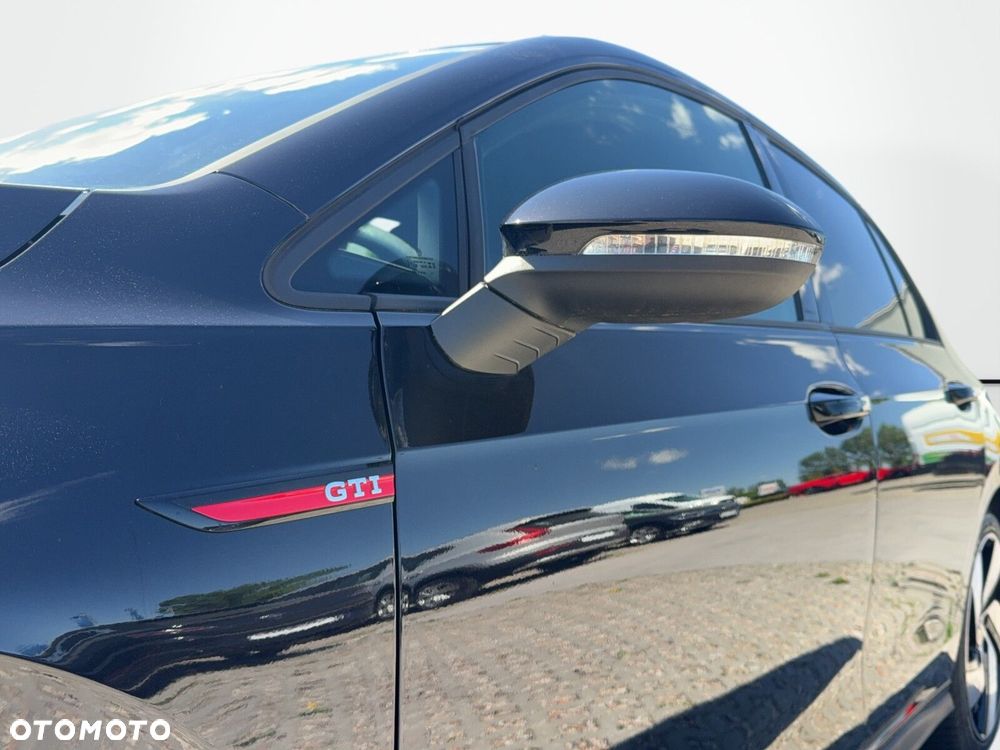 Volkswagen Golf - 10