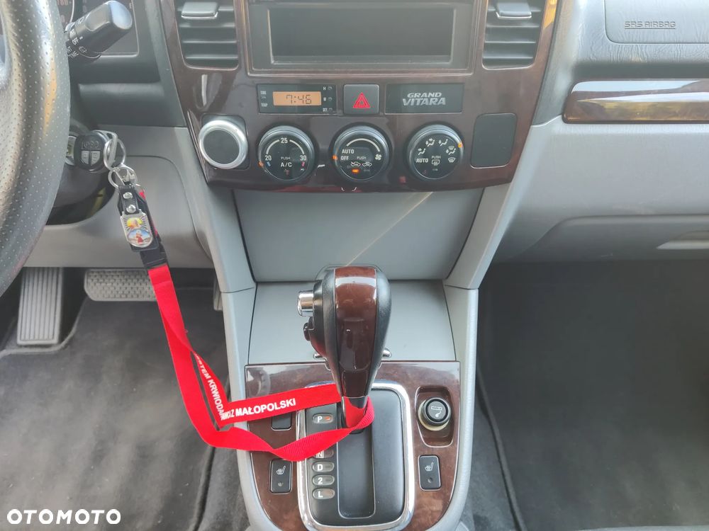 Suzuki Grand Vitara 2.5 V6 Comfort - 24