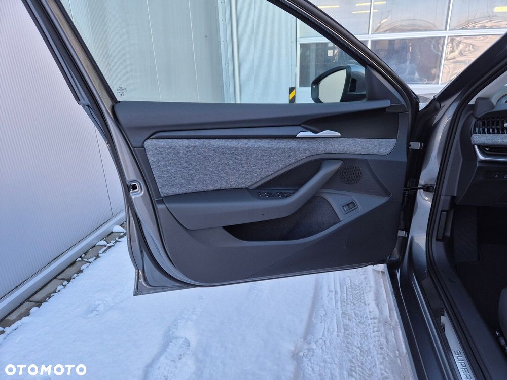 Skoda Superb 2.0 TDI SCR Selection DSG - 13