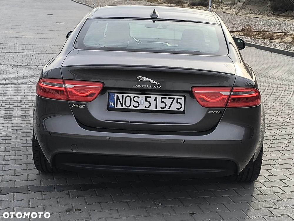 Jaguar XE 2.0 T R-Sport - 12