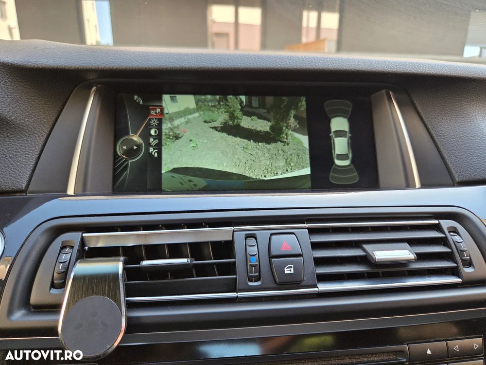 BMW Seria 5 520d xDrive - 14