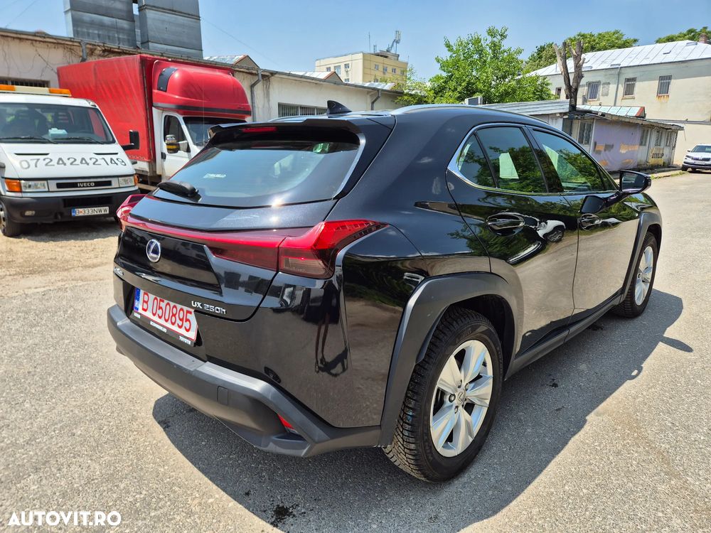 Lexus UX ver-250h-2-0l-hev-20h---178-hp-4x2-cvt-business - 30