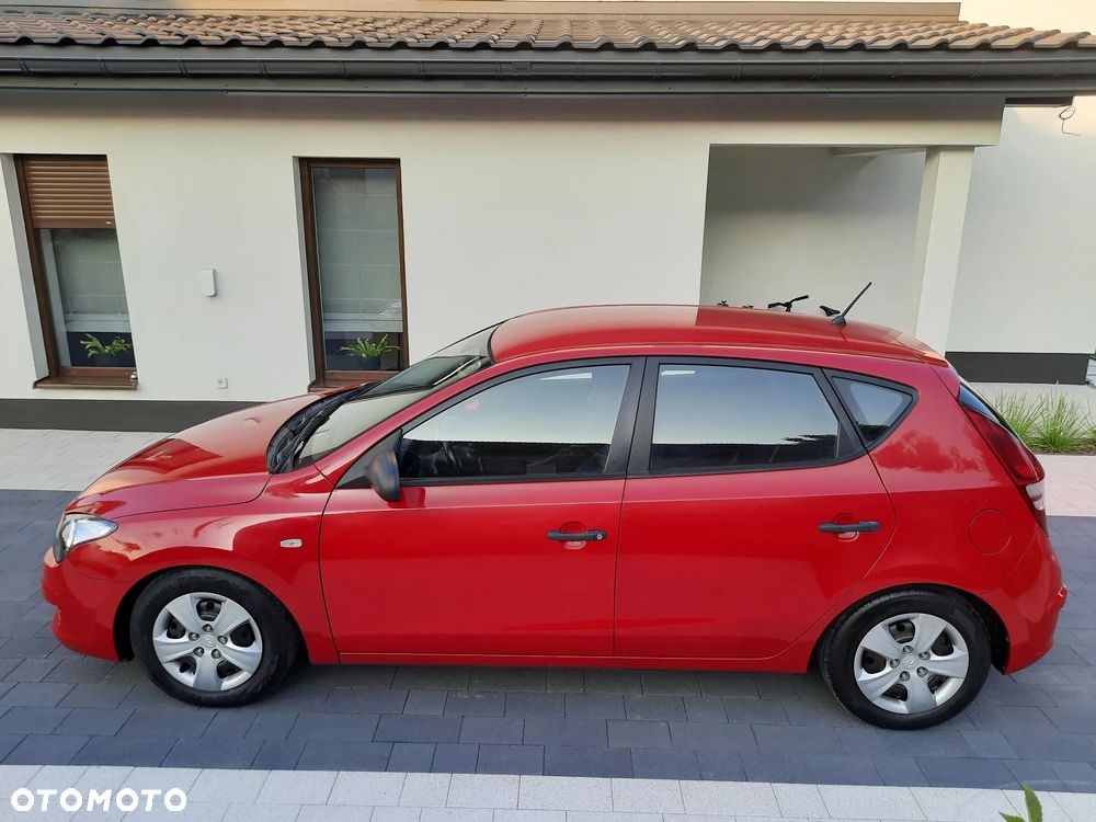 Hyundai i30 1.4 Base + - 6