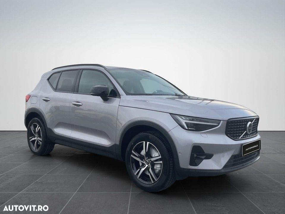 Volvo XC 40 B4 AT FWD MHEV Plus Dark - 8
