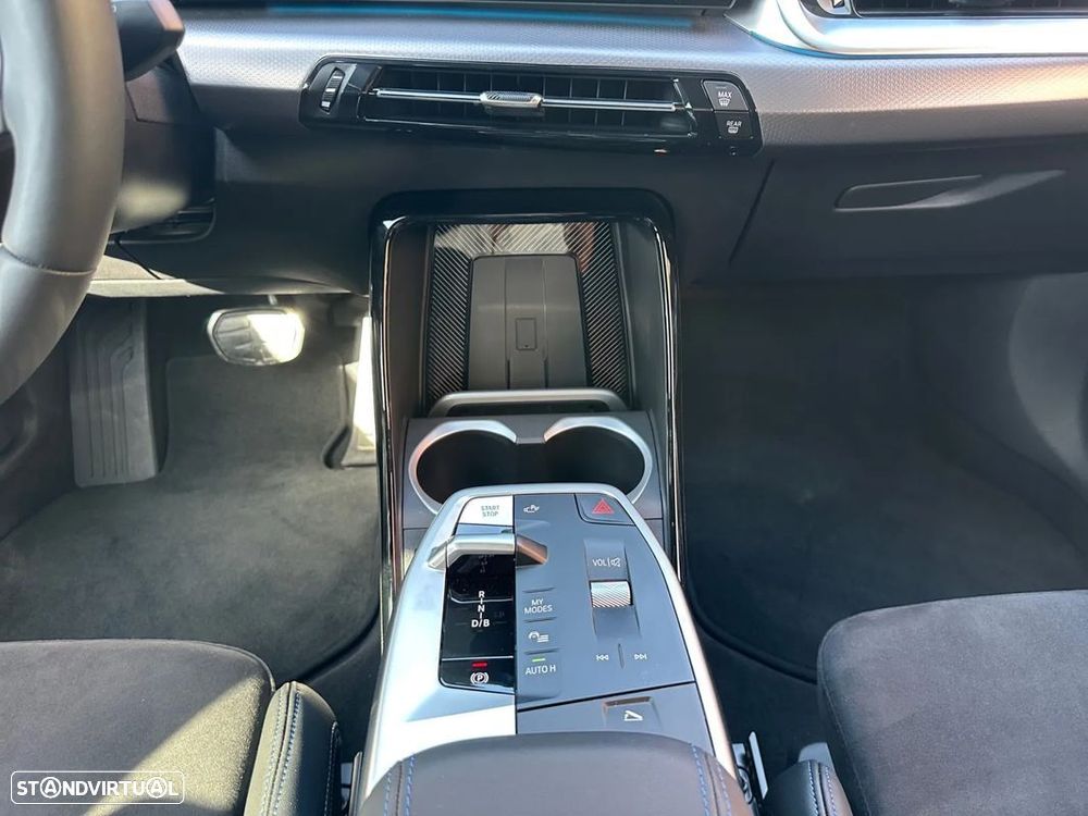 BMW iX2 eDrive20 - 12