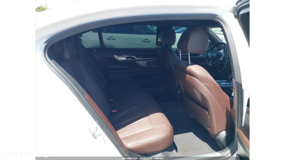 BMW Seria 7 740i - 10