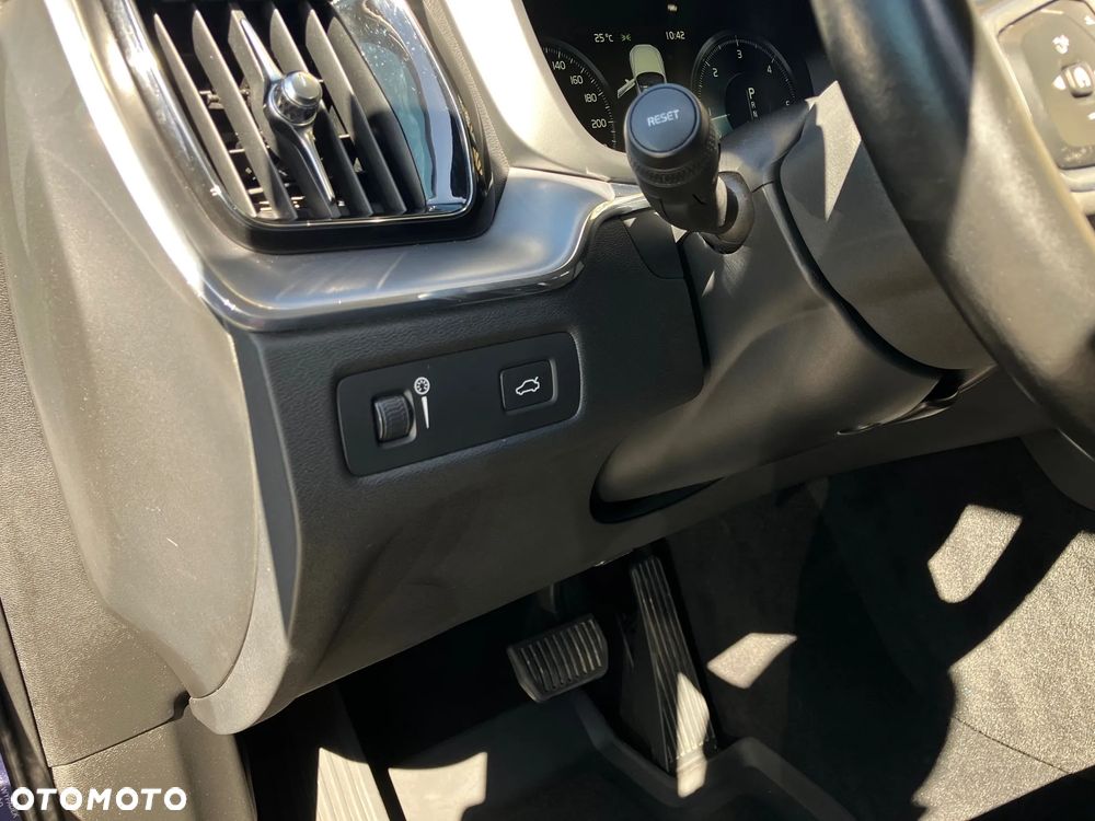 Volvo XC 60 D4 AWD Momentum - 30