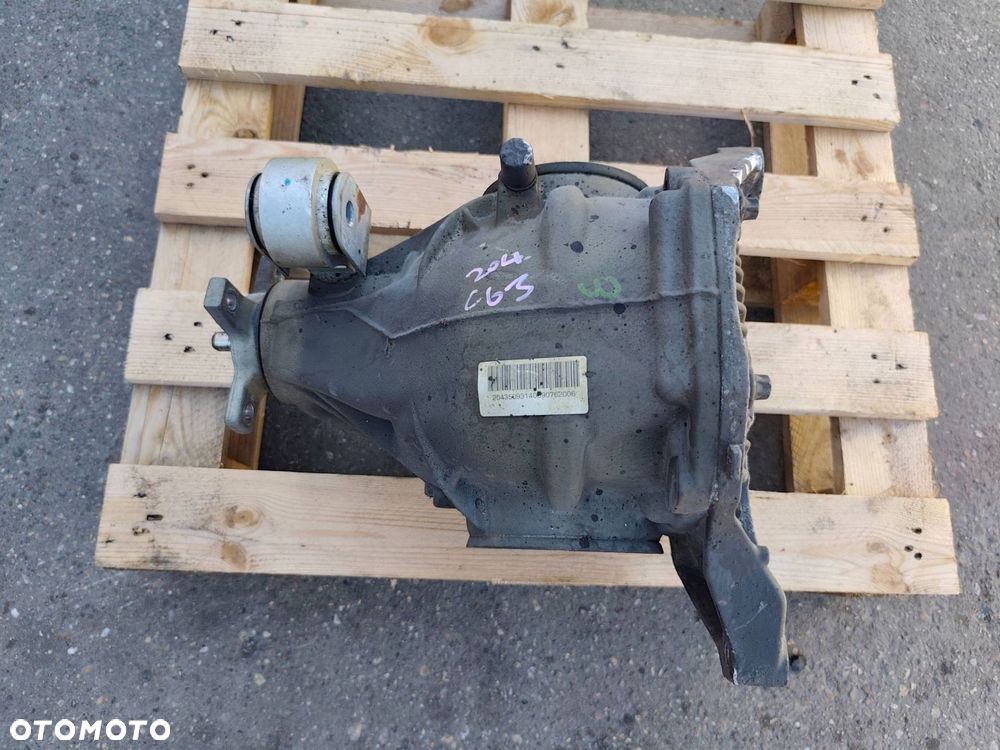 MERCEDES W204 C63 AMG TYLNY DYFER - 1