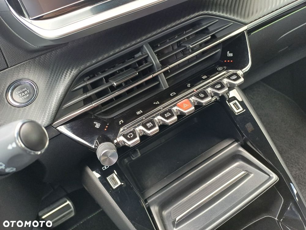 Peugeot 208 - 11