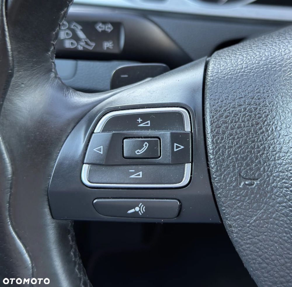 Volkswagen Passat - 19