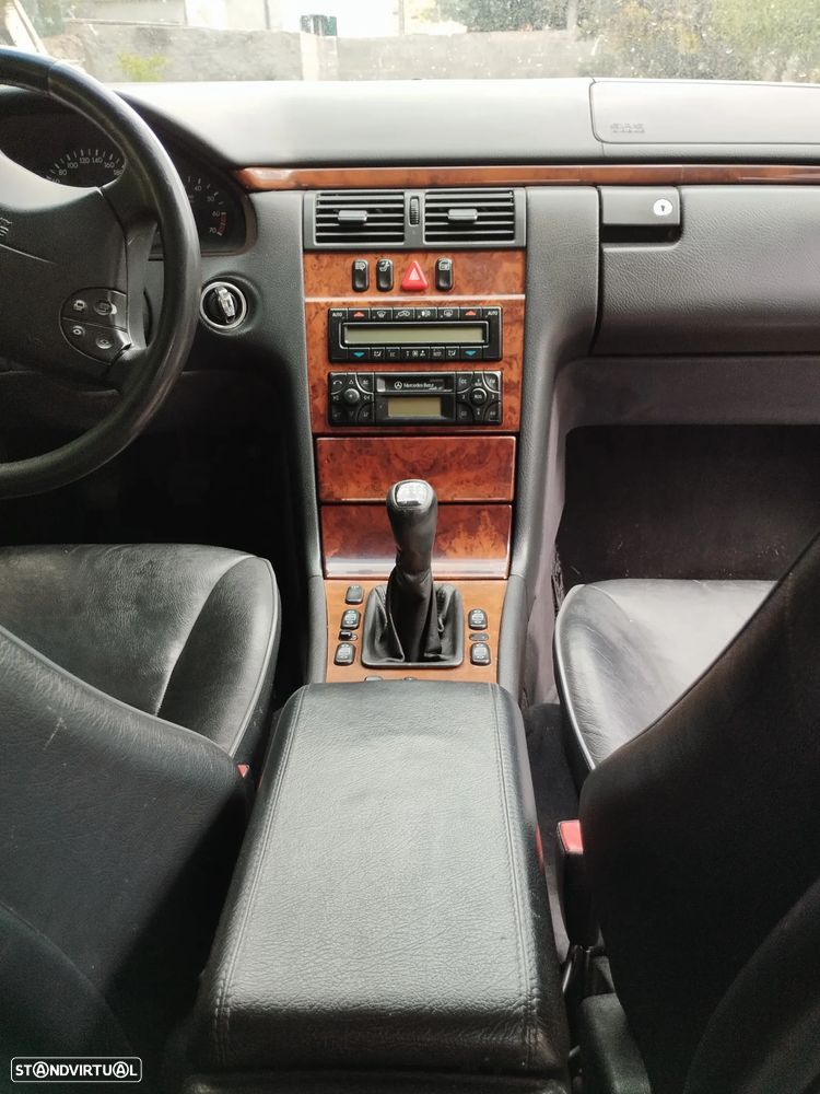 Mercedes-Benz E 200 Kompressor Classic - 27