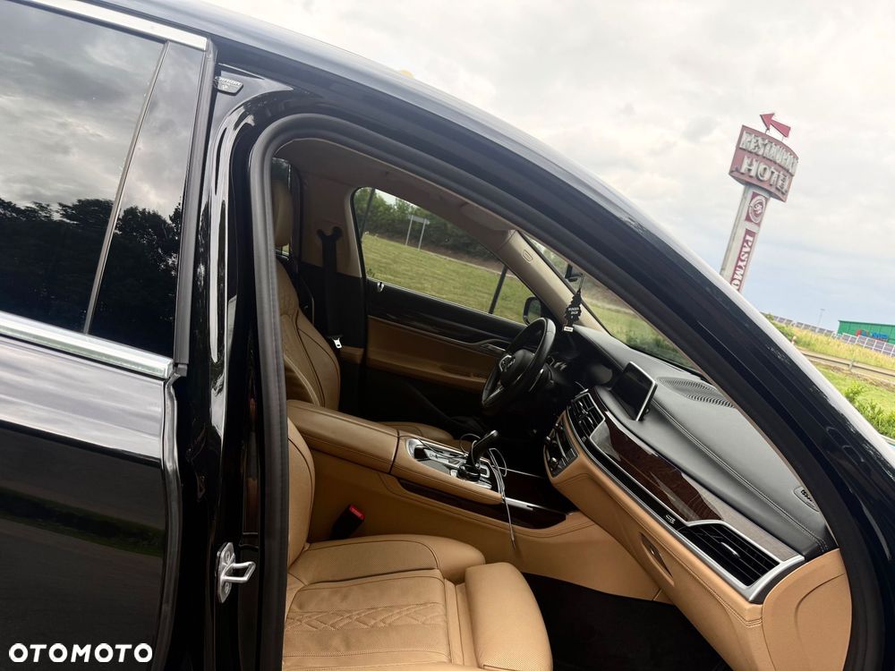 BMW Seria 7 750i xDrive sport - 16