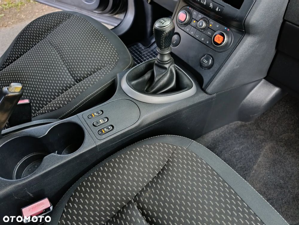 Nissan Qashqai 2.0 dCi DPF acenta - 15