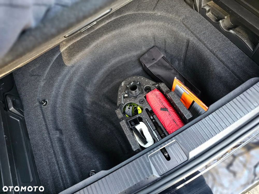 Volkswagen Passat - 12