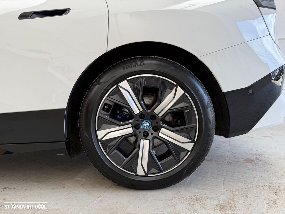 BMW iX xDrive 40 Pack Desportivo - 31