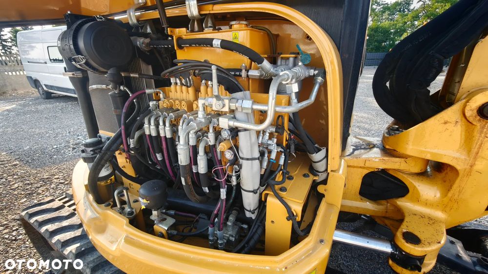 Caterpillar - 9