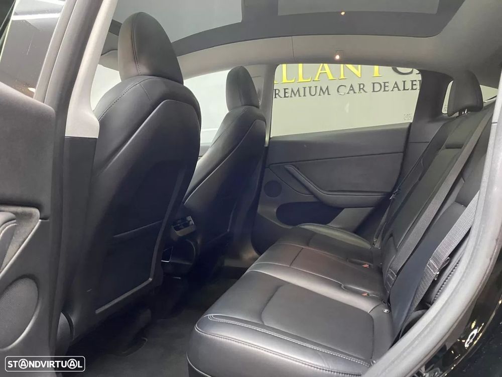 Tesla Model Y Long Range RWD - 16