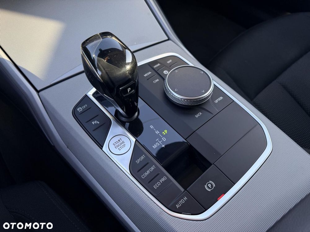 BMW Seria 3 320d xDrive - 17