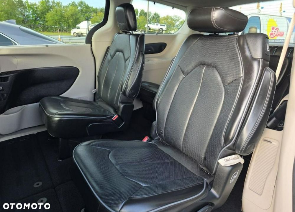 Chrysler Pacifica - 9