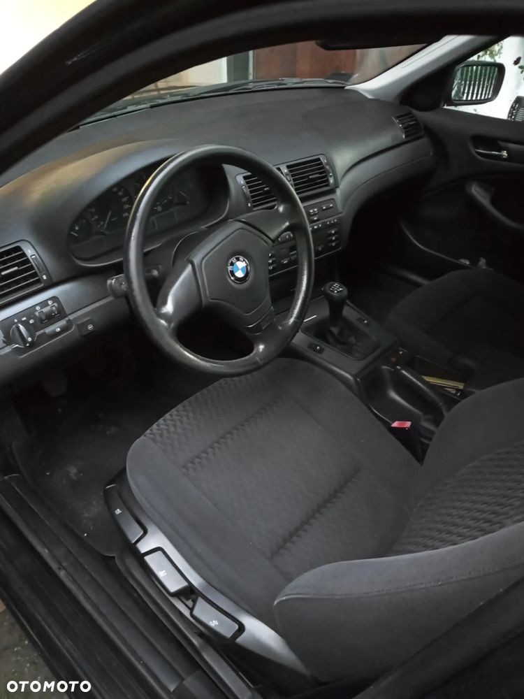 BMW Seria 3 318i - 4