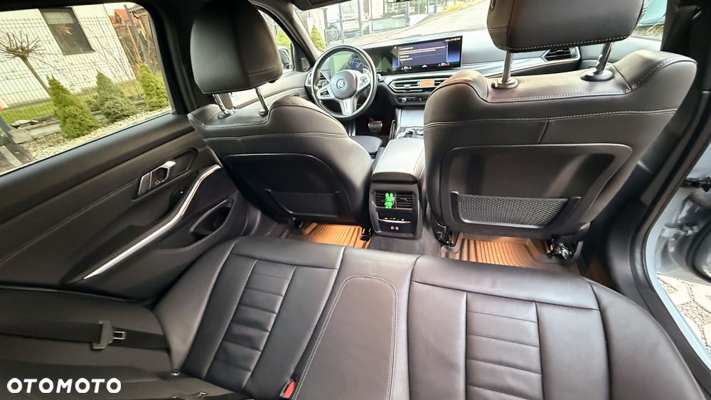 BMW Seria 3 330e xDrive M Sport sport - 16