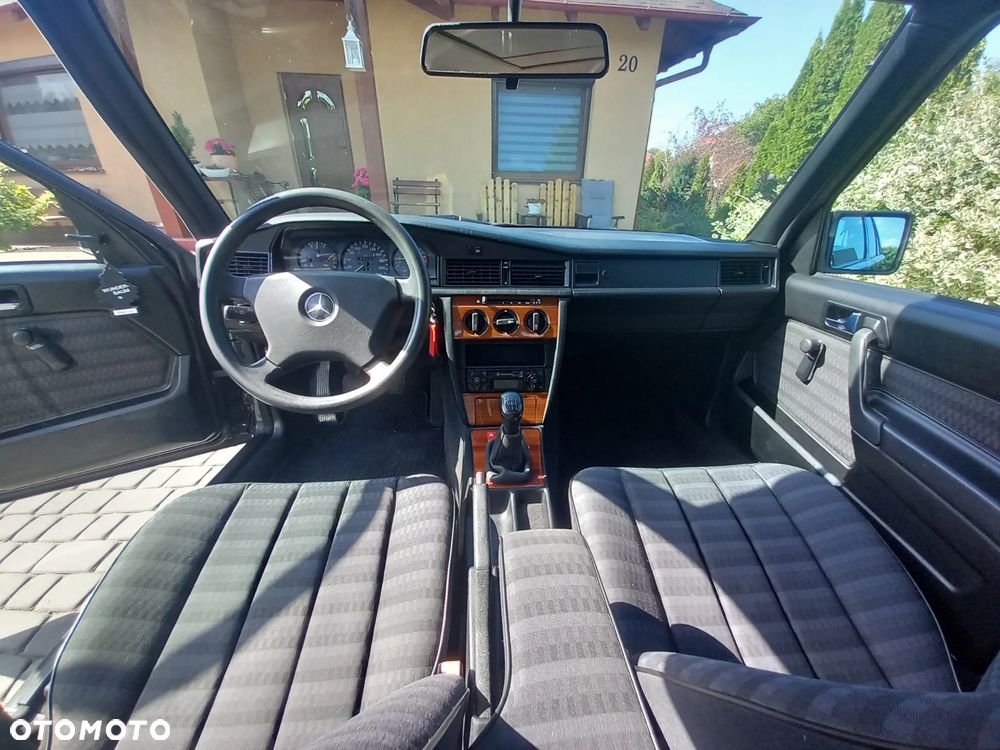 Mercedes-Benz W201 (190) - 11