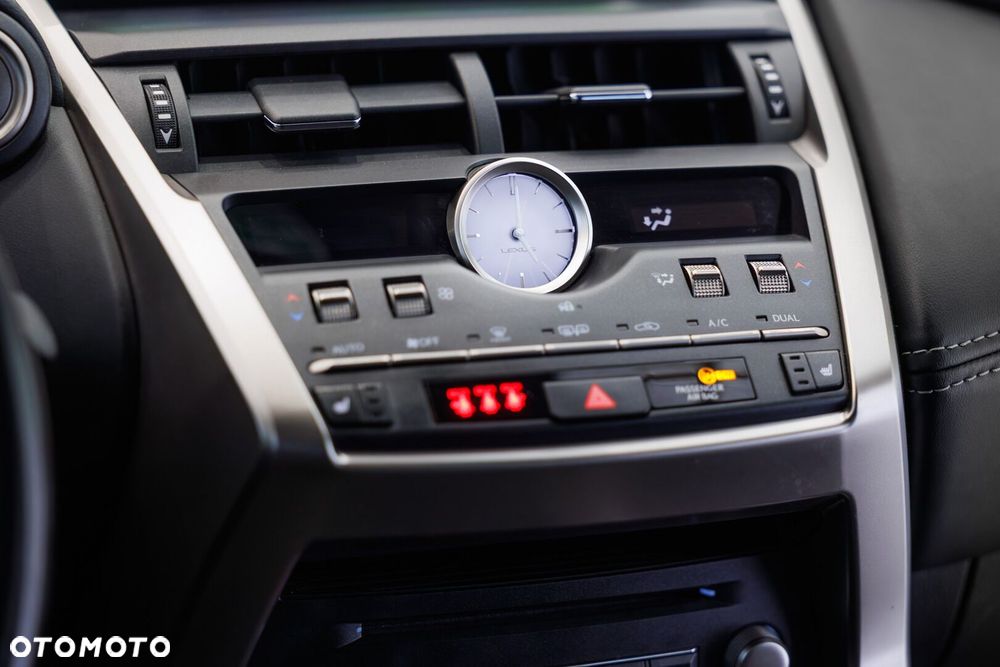 Lexus NX 300 F Impression AWD - 32