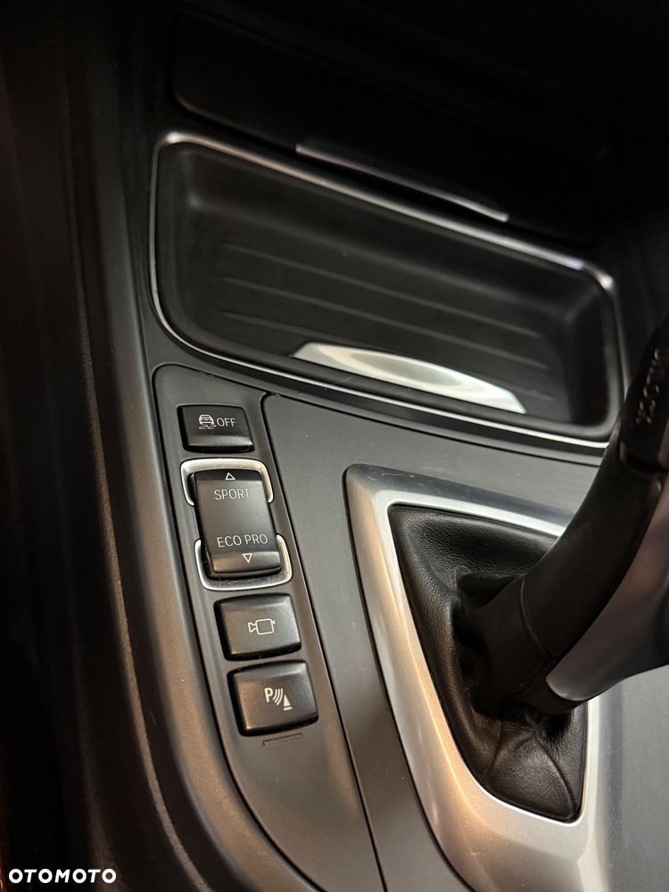 BMW Seria 3 330d M Sport - 11