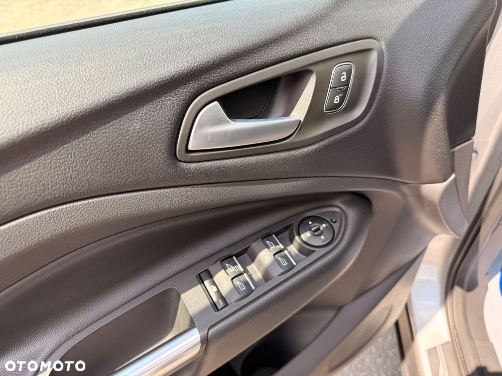 Ford Kuga 1.5 EcoBoost 2x4 Titanium - 10