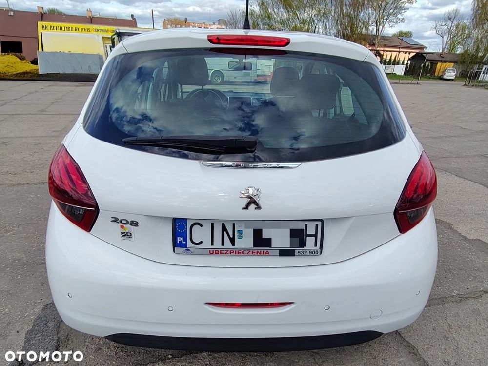 Peugeot 208 - 8