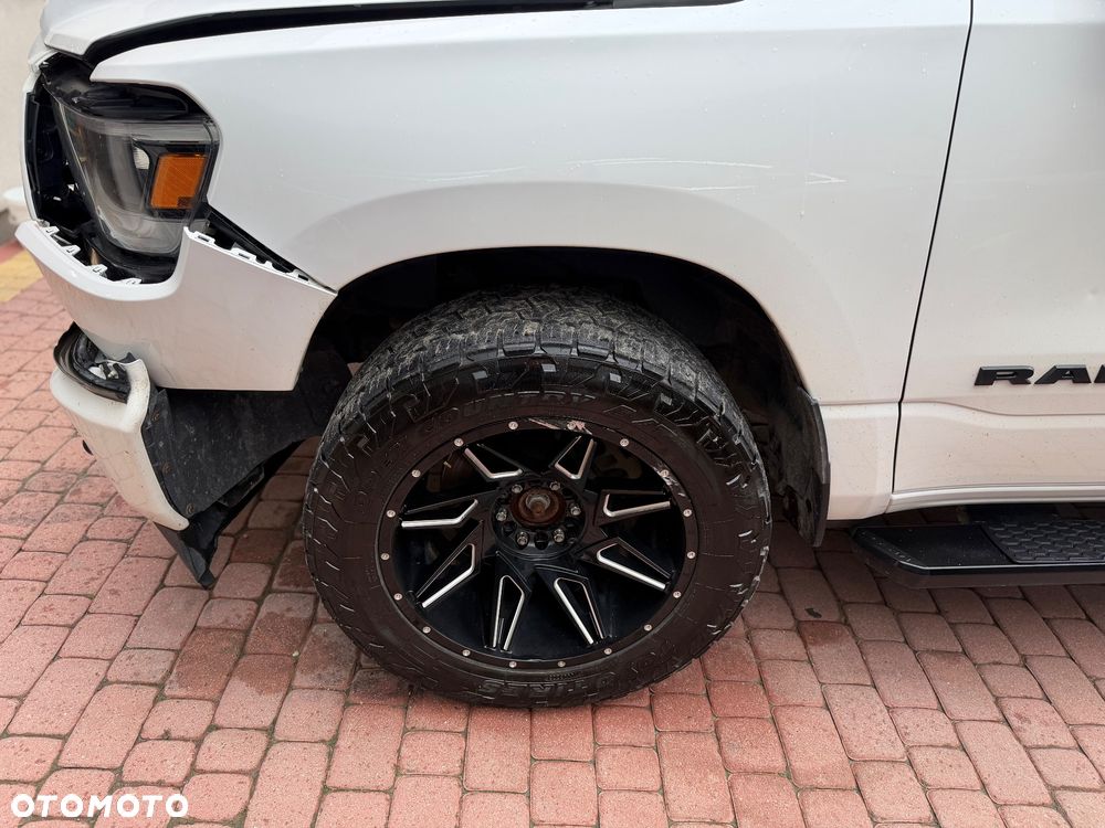 Dodge RAM - 8