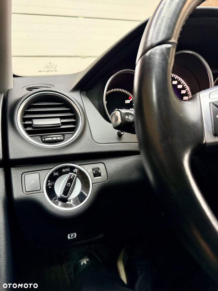Mercedes-Benz Klasa C 180 (BlueEFFICIENCY) Elegance - 20