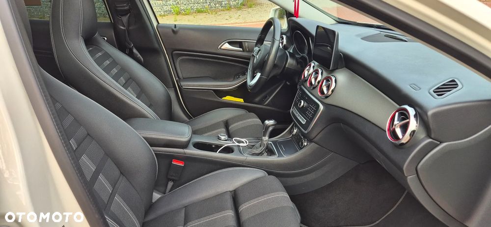 Mercedes-Benz GLA 200 (CDI) d Urban - 23