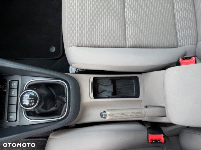Volkswagen Golf 1.6 TDI DPF BlueMotion - 17