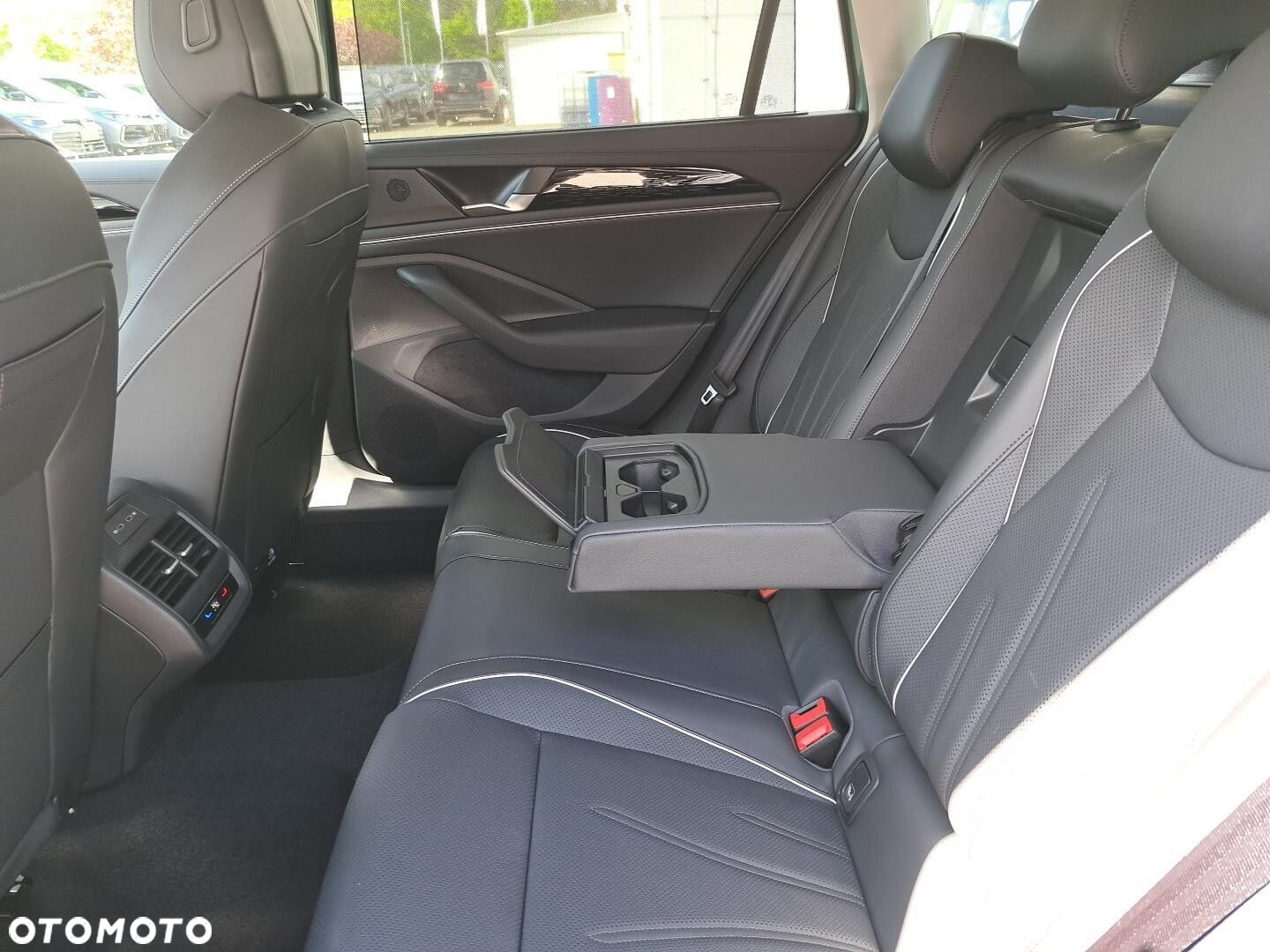 Volkswagen Passat - 16