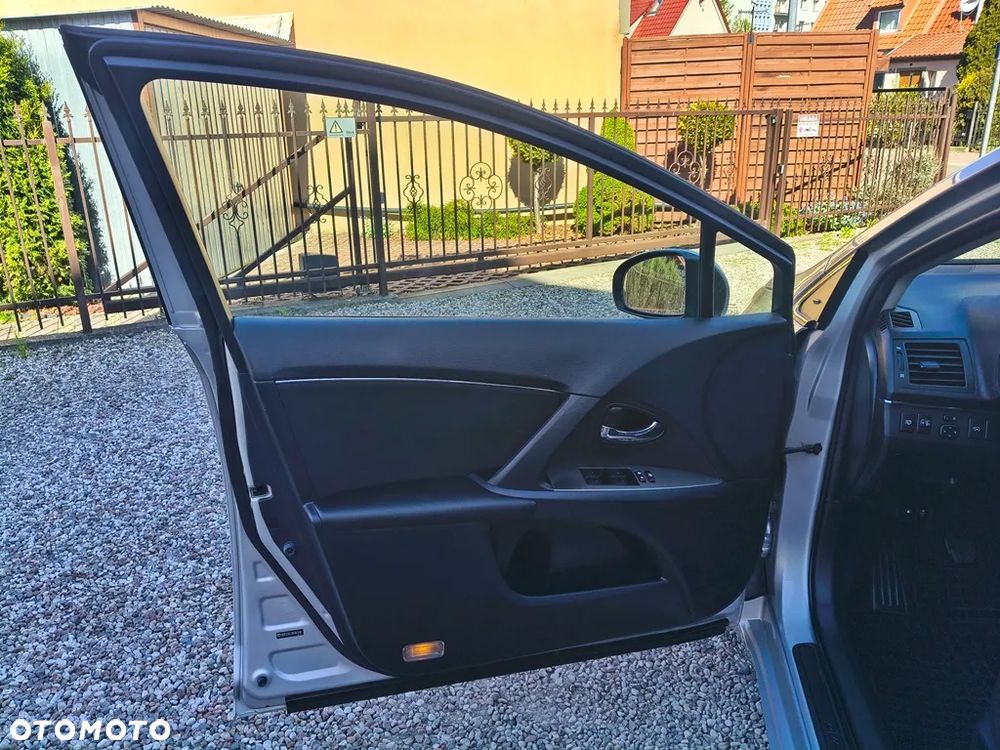 Toyota Avensis Touring Sports 1.8 Executive - 31