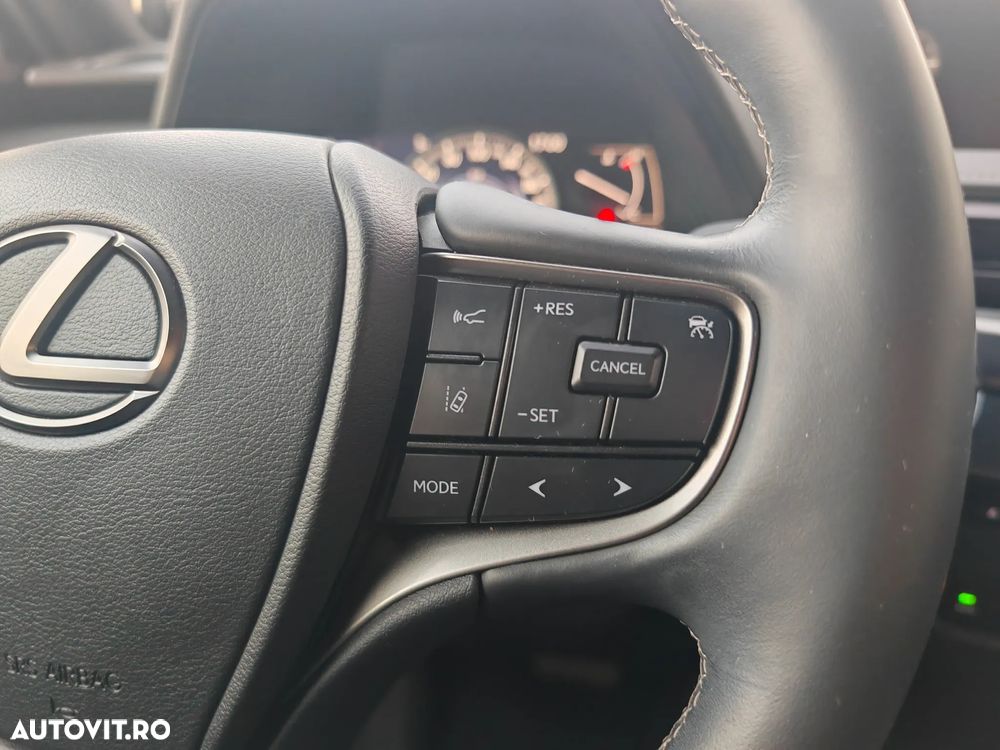 Lexus UX 250h FWD Executive - 17