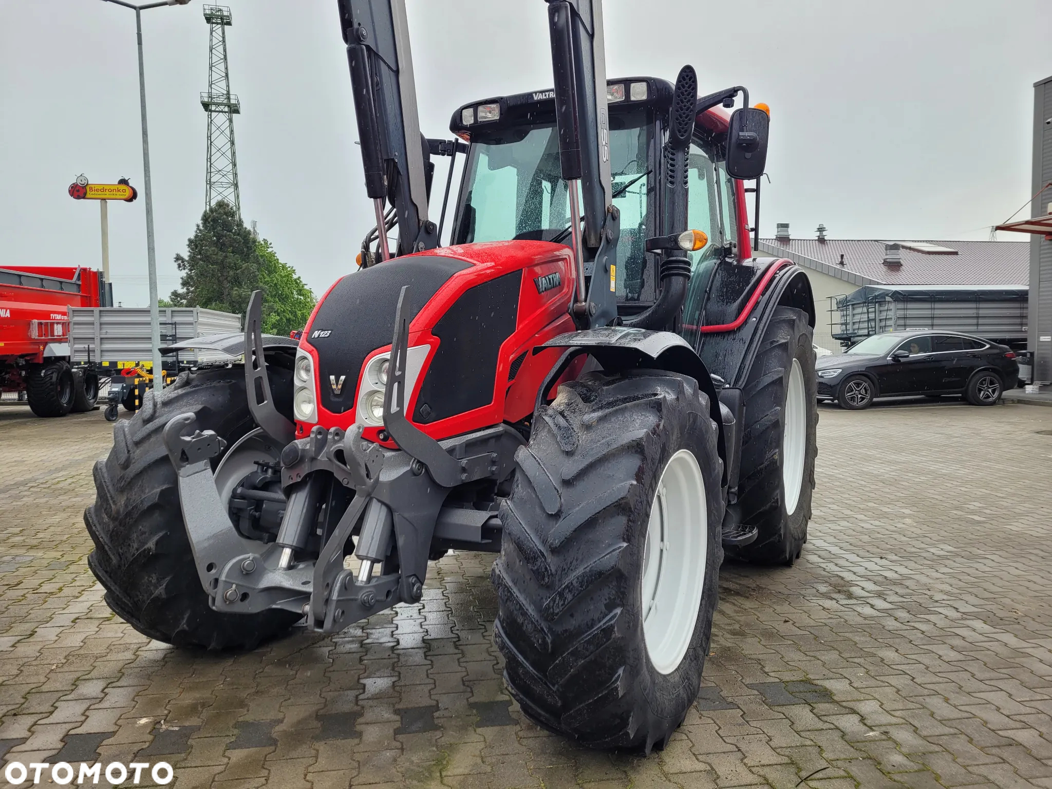 Valtra N123 HiTech ładowacz QUICKE - 11