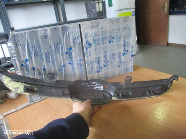 Grelha Friso 8A618200BC FORD FIESTA 6 FASE 1 2010 1.2I 80CV 5P BORDEUX Frente GRELHA FORD FIESTA 6 FASE 1 2012 1.4TDCI 71CV 5P BRANCO FRT GRE PC - 2